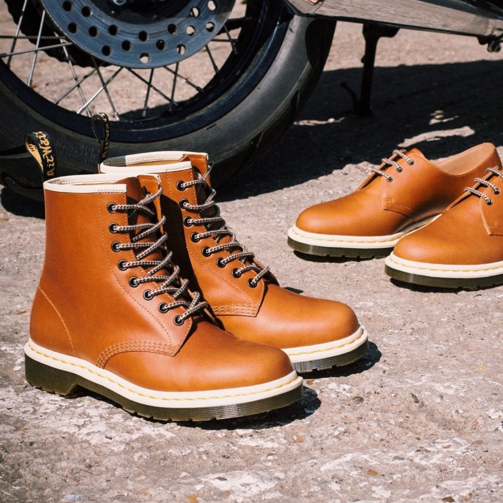 NWT Dr Martens Tan Boot